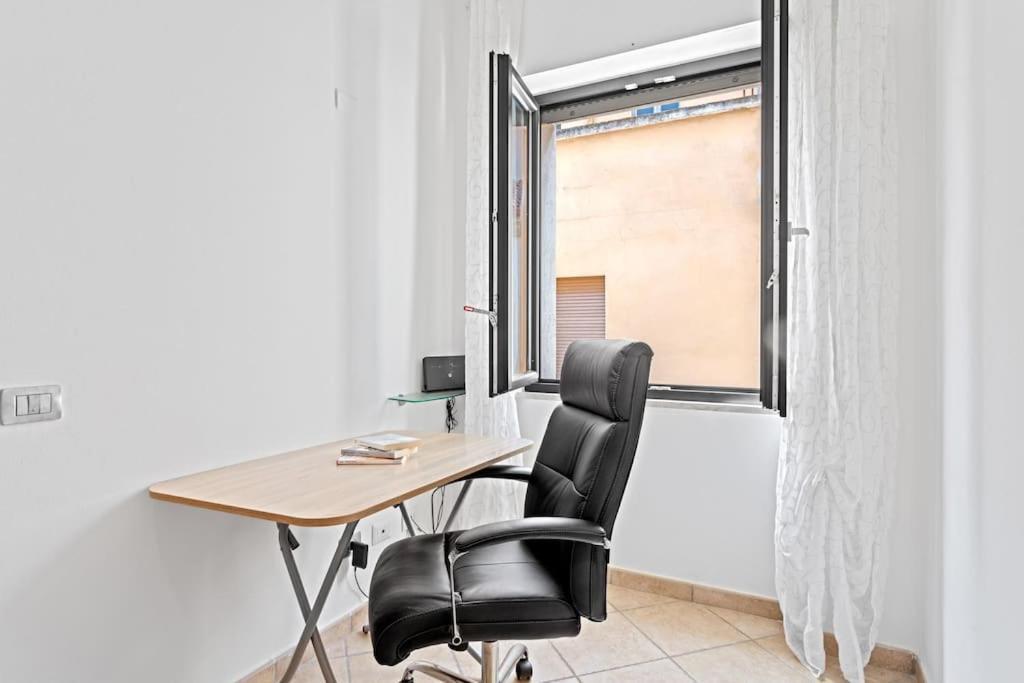 Naab Haus - - *